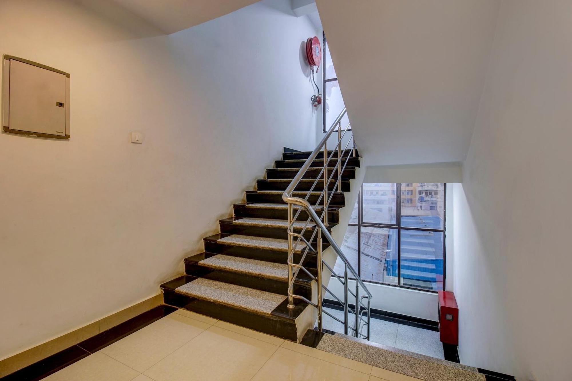 Super Townhouse Oak Lb Nagar Ramoji Hotel Hyderabad Exterior foto